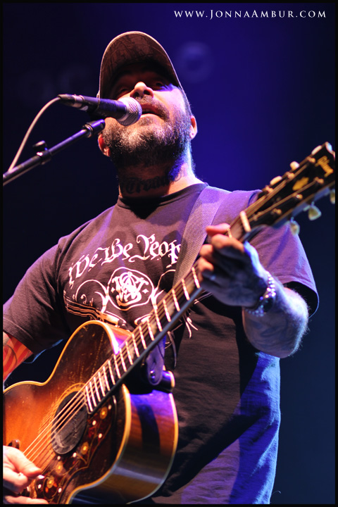 Aaron Lewis