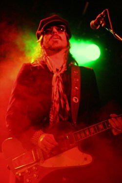 RIVAL SONS - LEEDS METROPOLITAN UNIVERSITY-13TH APRIL 2013 (21)